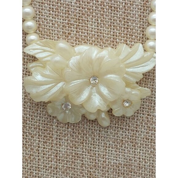 Vintage Faux Pearl Molded Floral Celluloid & Rhinestone Pendant Necklace Hook - Picture 4 of 10